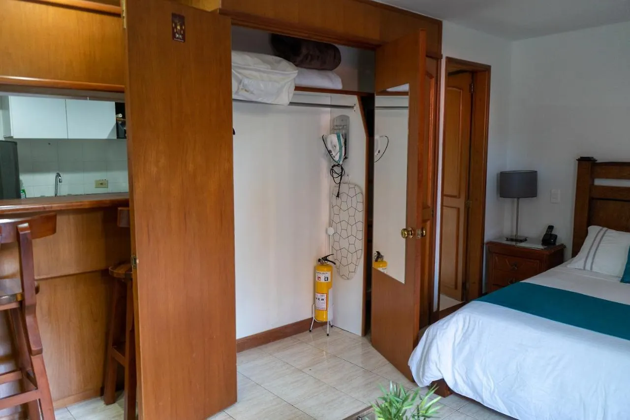 Comfortable Quite Studio In El Poblado מדיין